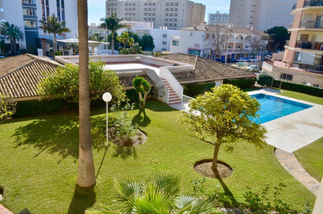 Ferienwohnung Carihuela Un Dormitorio Junto Al Mar Torremolinos Exterior foto