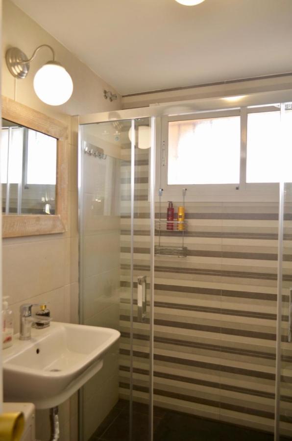Ferienwohnung Carihuela Un Dormitorio Junto Al Mar Torremolinos Exterior foto